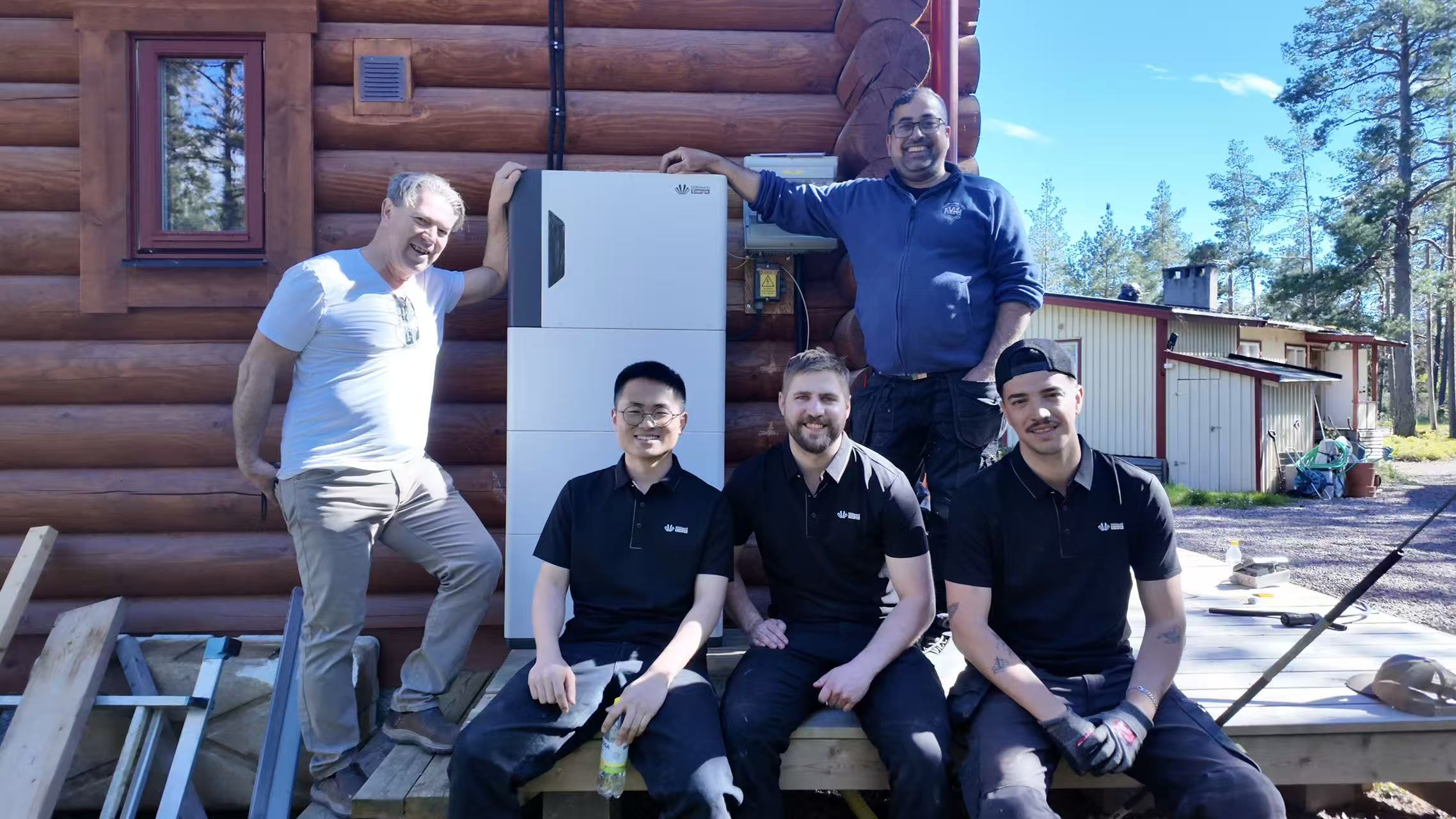 Installed residential battery energy storage system with Ultimati Energie's local installation team in Europe